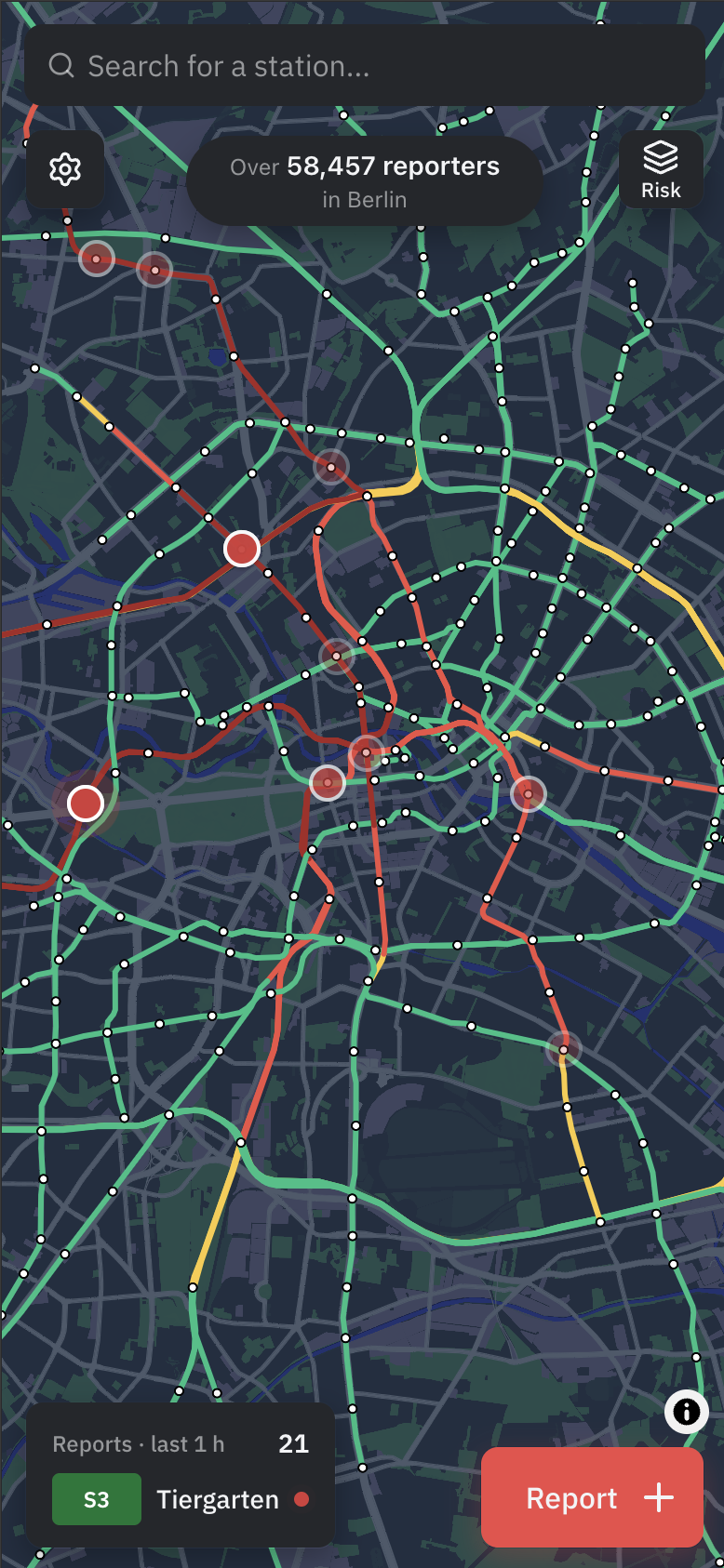 Screenshot der FreiFahren App mit Kartenansicht der Berliner ÖPNV-Linien und Kontrollmeldungen